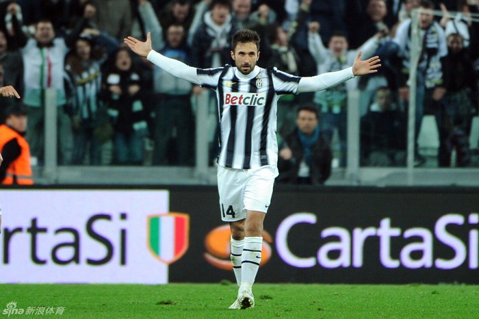 Vucinic người hùng của Juventus
